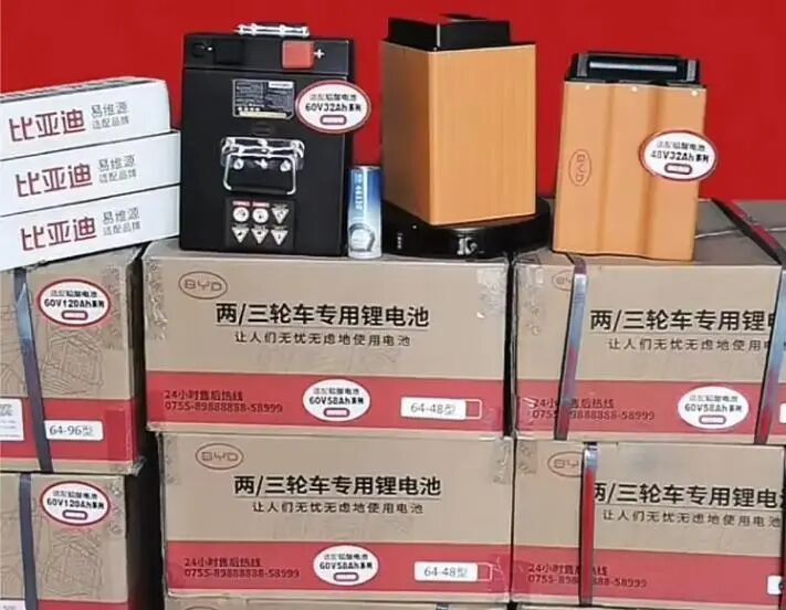 比亚迪盯上了电动两轮首款代工电摩亮相续航能跑200公里真香