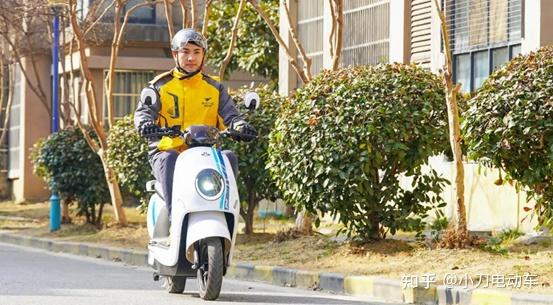 新手买电动车最大误区：分不清电动车和电摩！不能上牌甚至被罚款