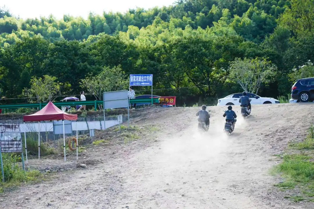 从赛道到卖场：小刀如何用骑行引爆销量？