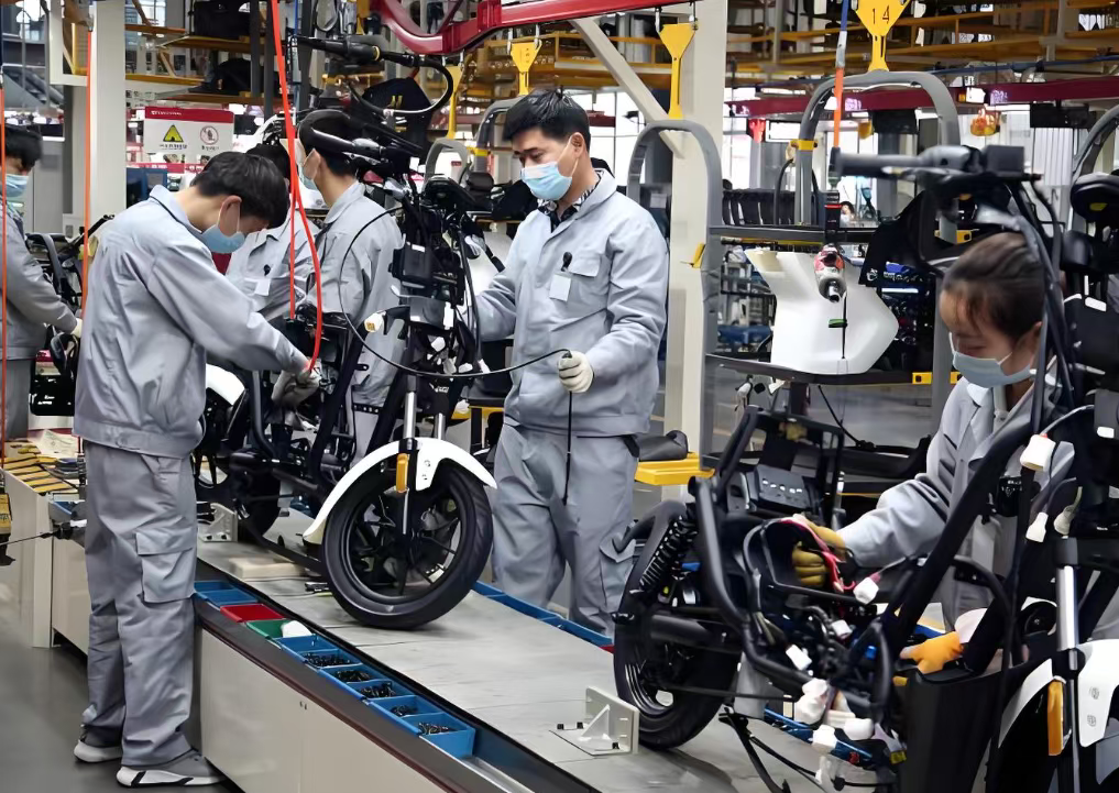 爆了！曾经称霸国内大街小巷的“小电驴”，正在海外掀起一场出行革命！