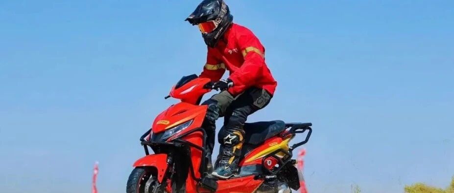 立马夺魁！闪电3.0斩获决赛个人第一，智能大动力闪耀京东汽车“英雄会”，硬核实力征服沙漠越野