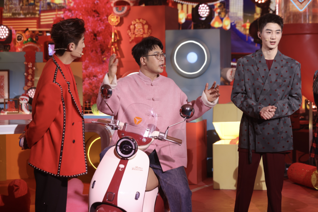 雅迪独家冠名2025young在春晚年轻人的春晚狂欢沉浸式的新春盛宴