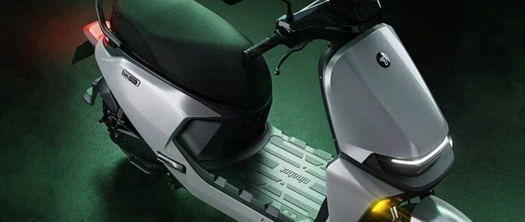 高速能跑100km的电动车要装多大的电池费用多少九号台铃告诉你！