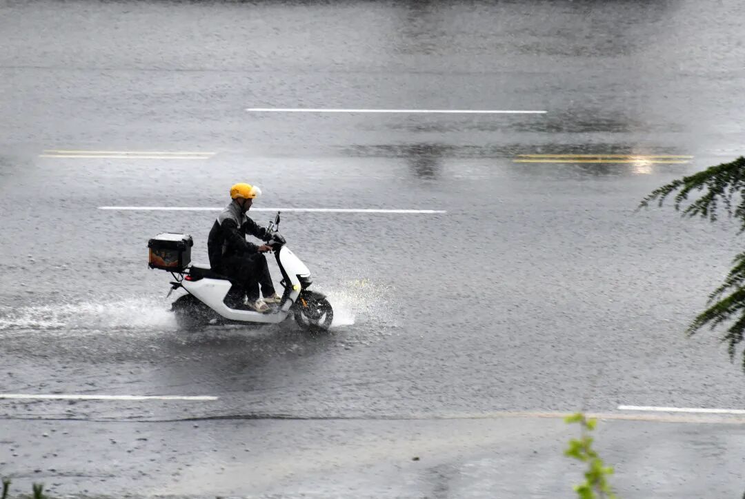 讨女性欢心，爱玛夺回小电驴王座