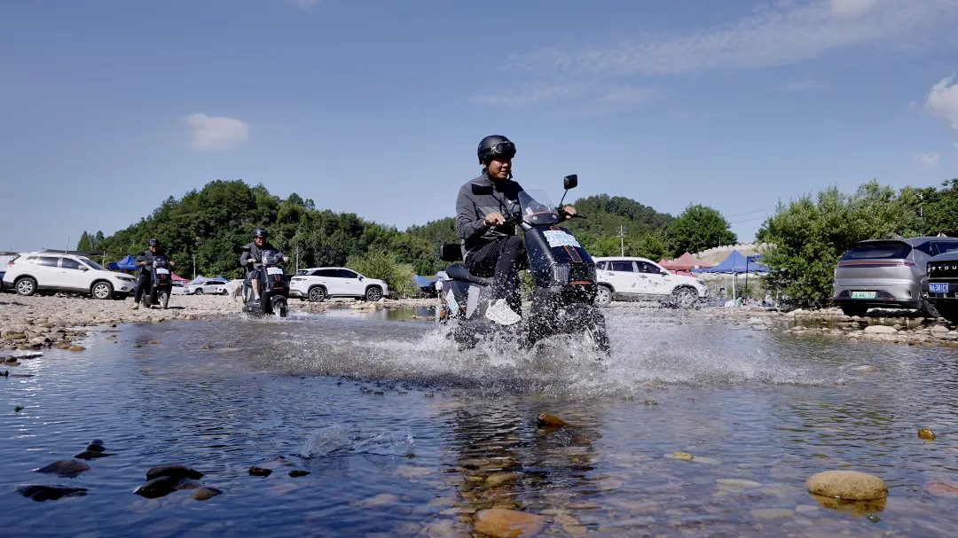 从赛道到卖场：小刀如何用骑行引爆销量？