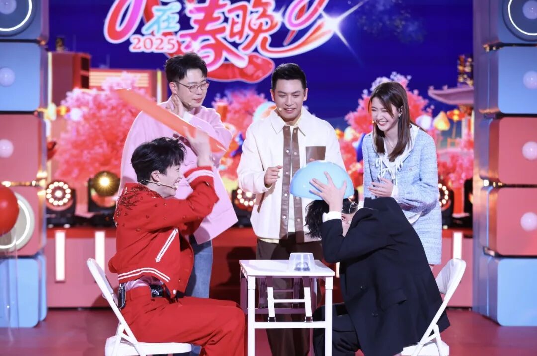 雅迪独家冠名2025young在春晚年轻人的春晚狂欢沉浸式的新春盛宴