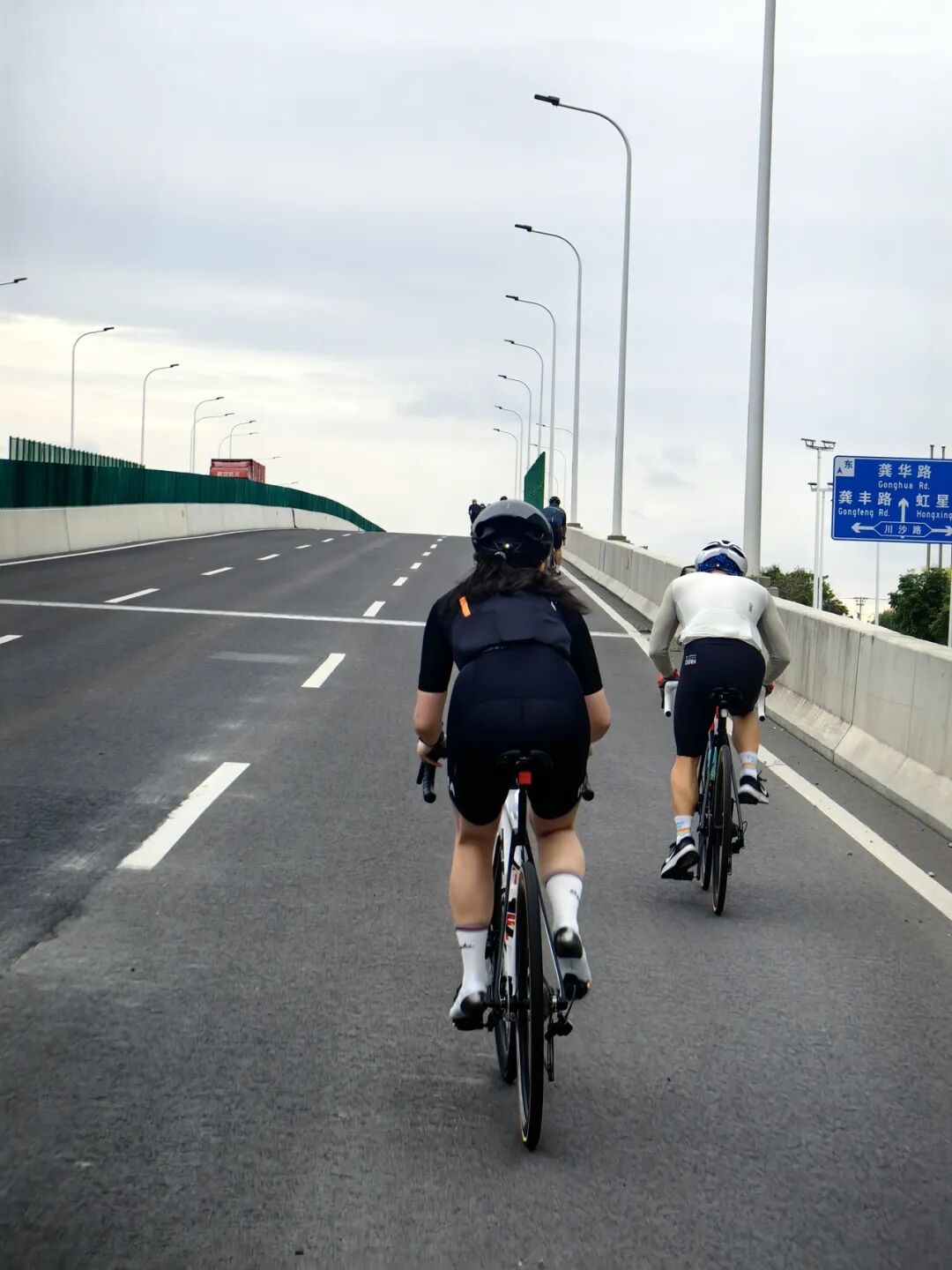 MCC927朱家角稻香咖啡骑