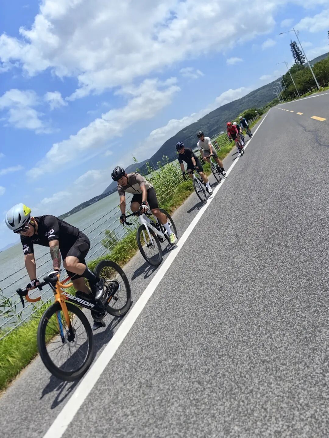 MCC724G530晨骑苗江路绕圈