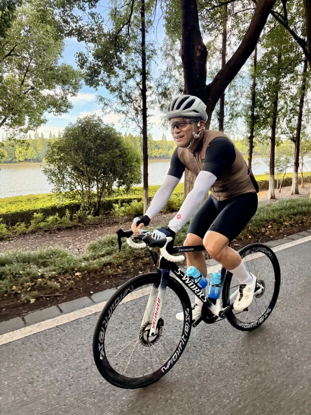 MCC724G530晨骑苗江路绕圈