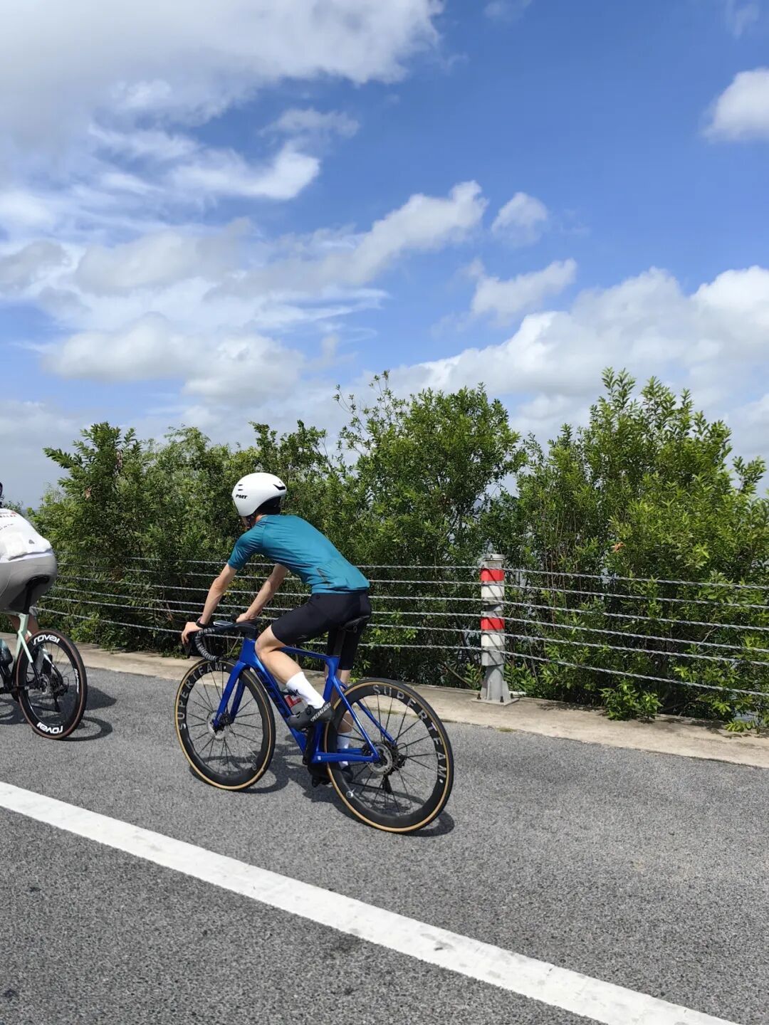 MCC724G530晨骑苗江路绕圈