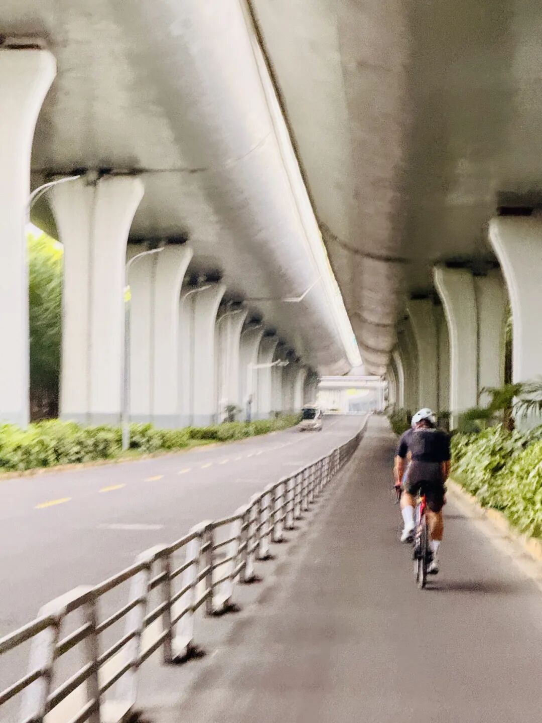 MCC724G530晨骑苗江路绕圈