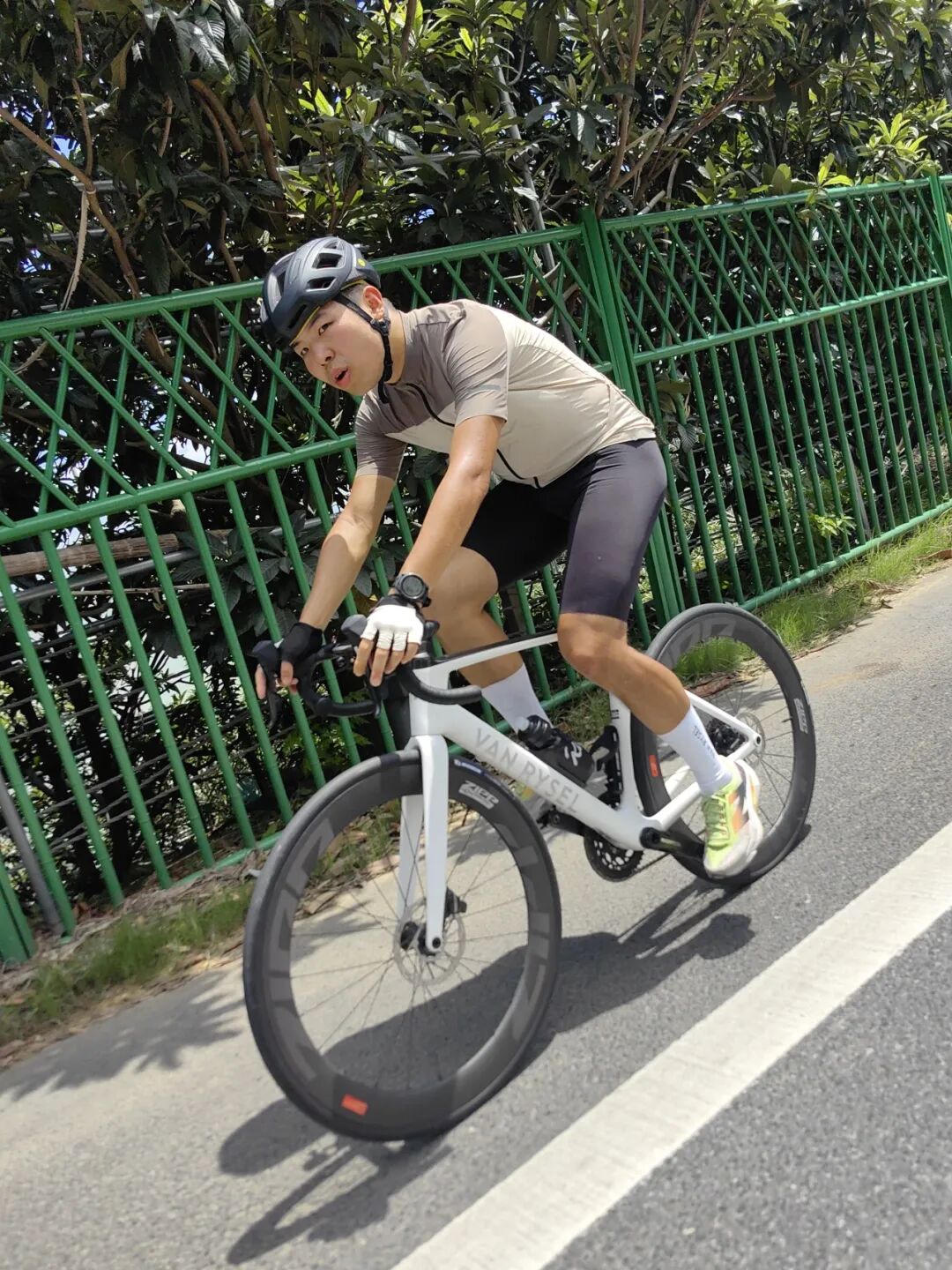 MCC724G530晨骑苗江路绕圈