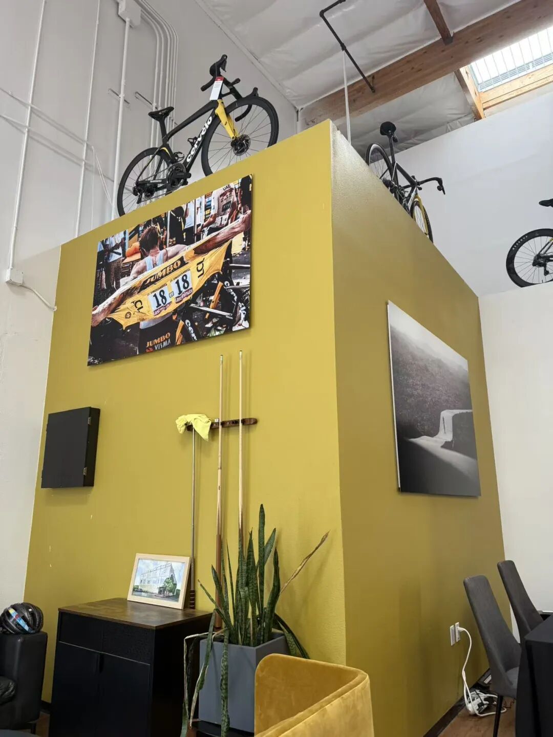 [2025-11-06]跨越大洋的问候Cervelo全球代理会议维斯玛车队两位车手向中国粉丝致意