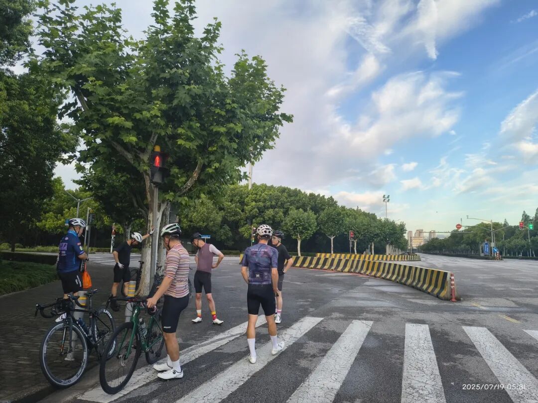 MCC724G530晨骑苗江路绕圈