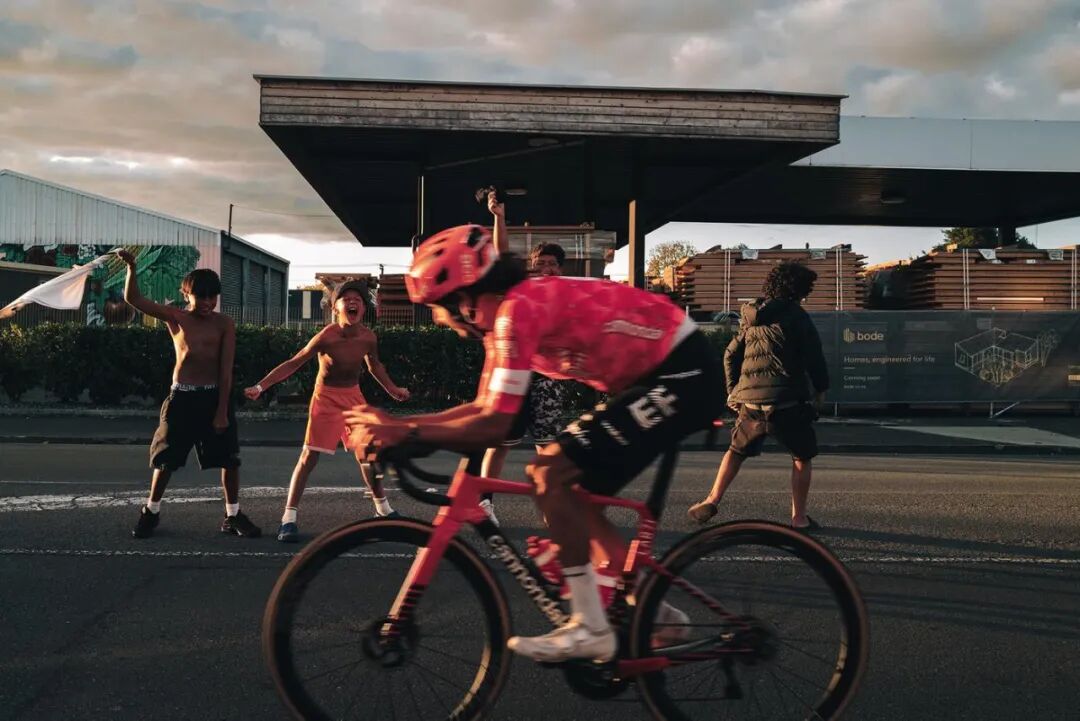 [2025-02-23]拉克兰莫顿再创新纪录单日骑行艰难的648公里