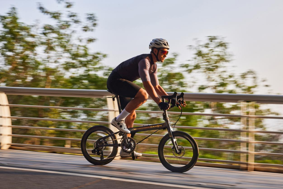 [2025-07-24]快车道革命大行技术重塑折叠车骑行速度引领绿色出行新纪元