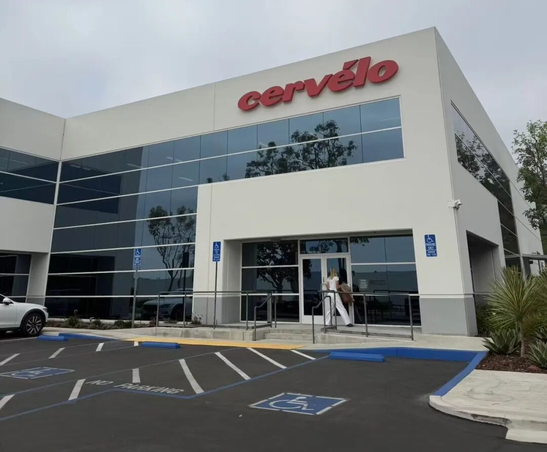 [2025-11-06]跨越大洋的问候Cervelo全球代理会议维斯玛车队两位车手向中国粉丝致意