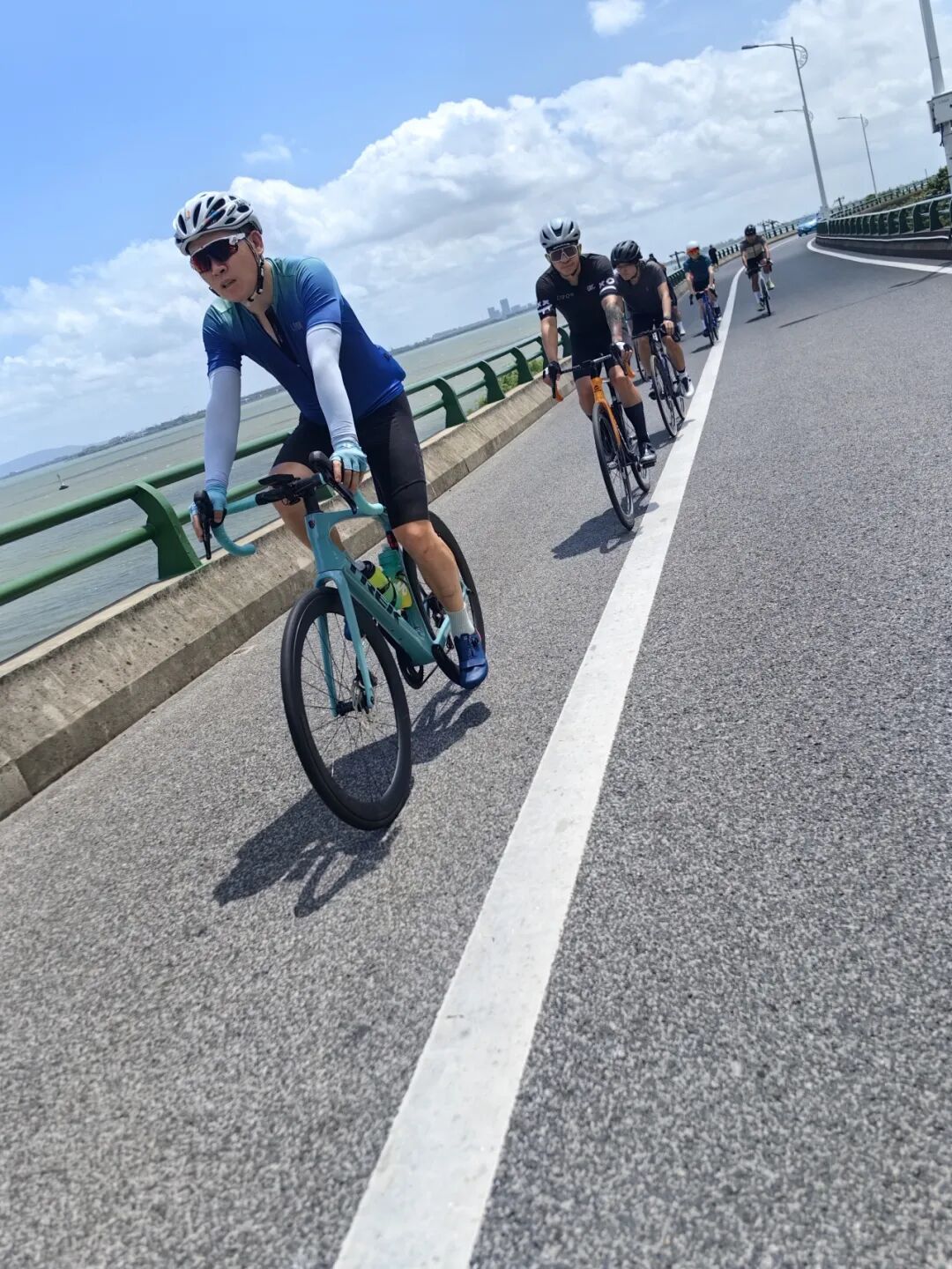 MCC724G530晨骑苗江路绕圈