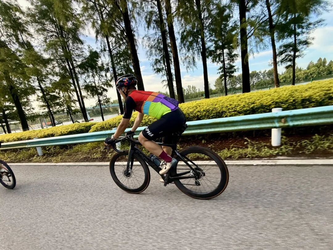 MCC724G530晨骑苗江路绕圈