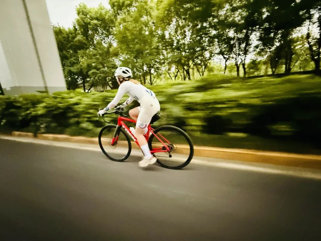 MCC724G530晨骑苗江路绕圈