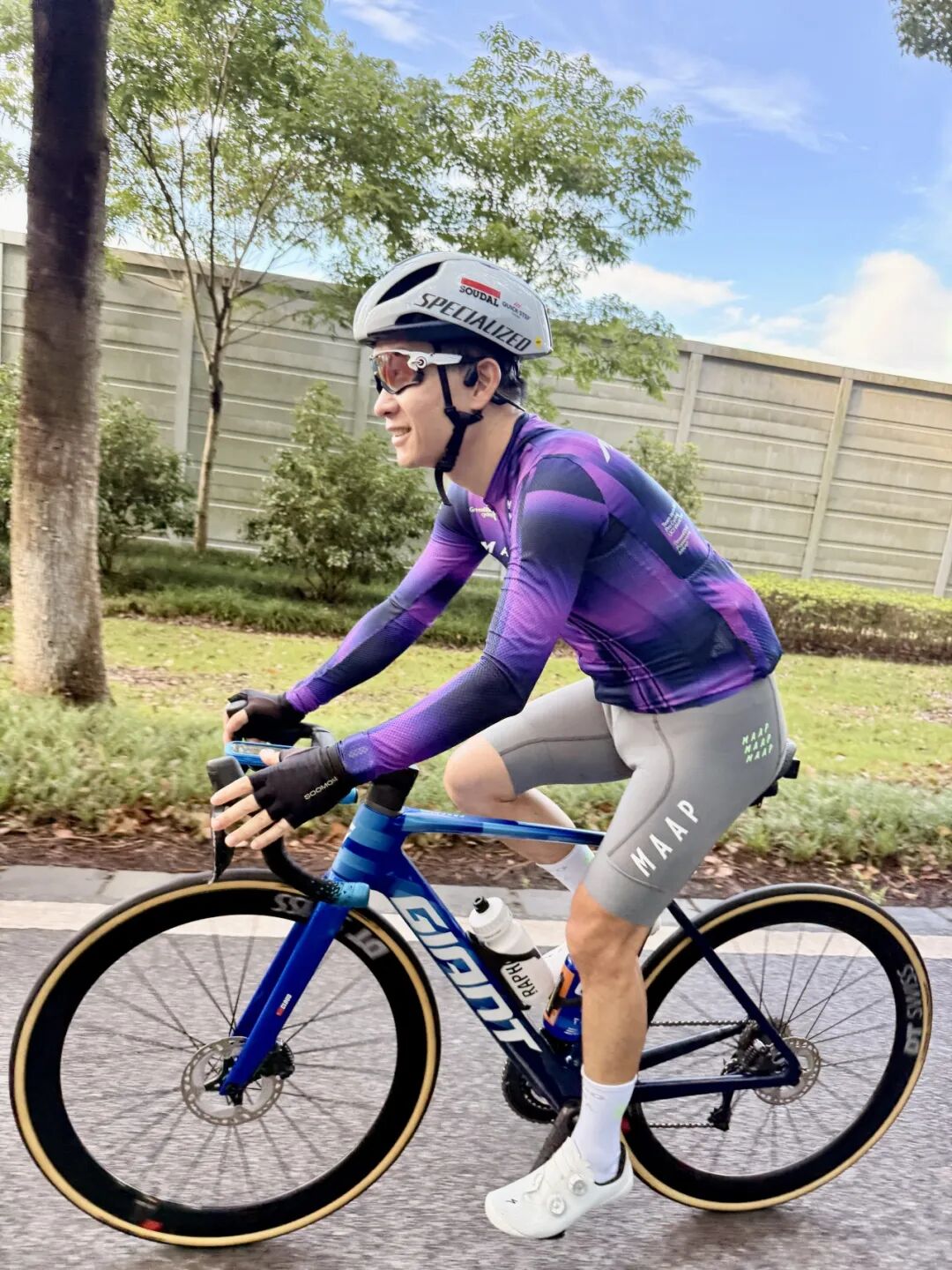 MCC724G530晨骑苗江路绕圈