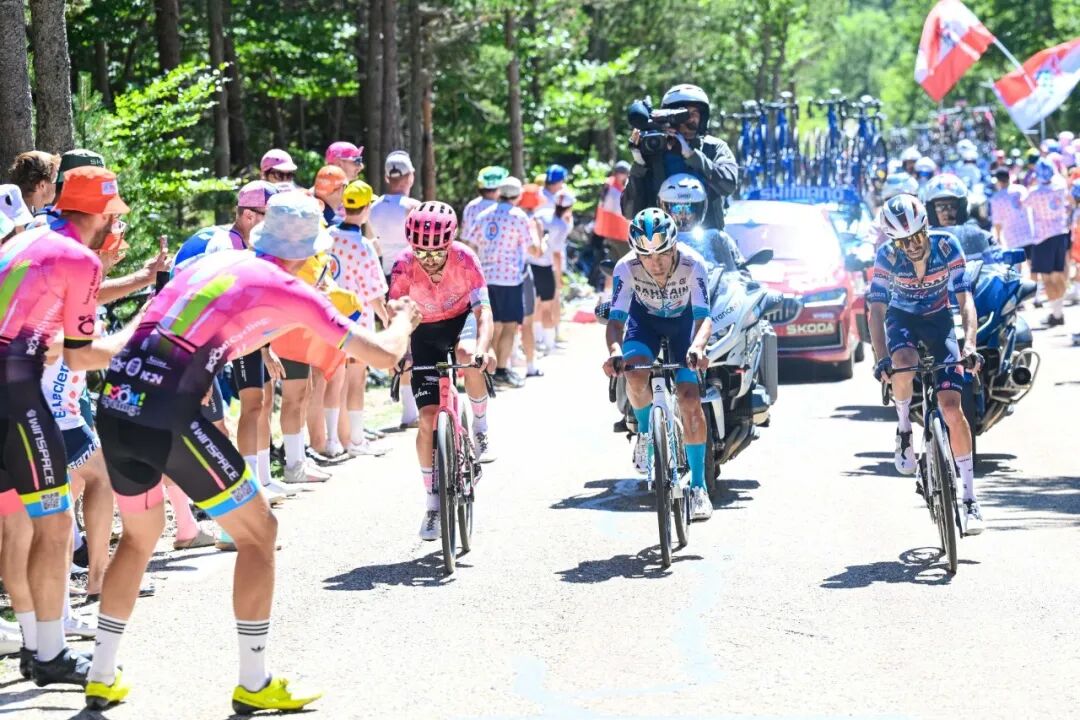 [2025-07-23]环法第16赛段风秃山决战巴林胜利车队摘得季军