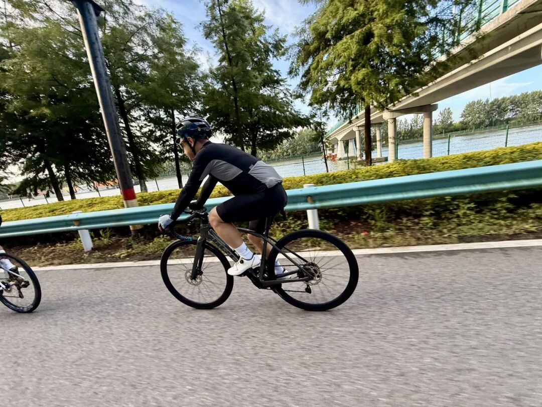 MCC724G530晨骑苗江路绕圈