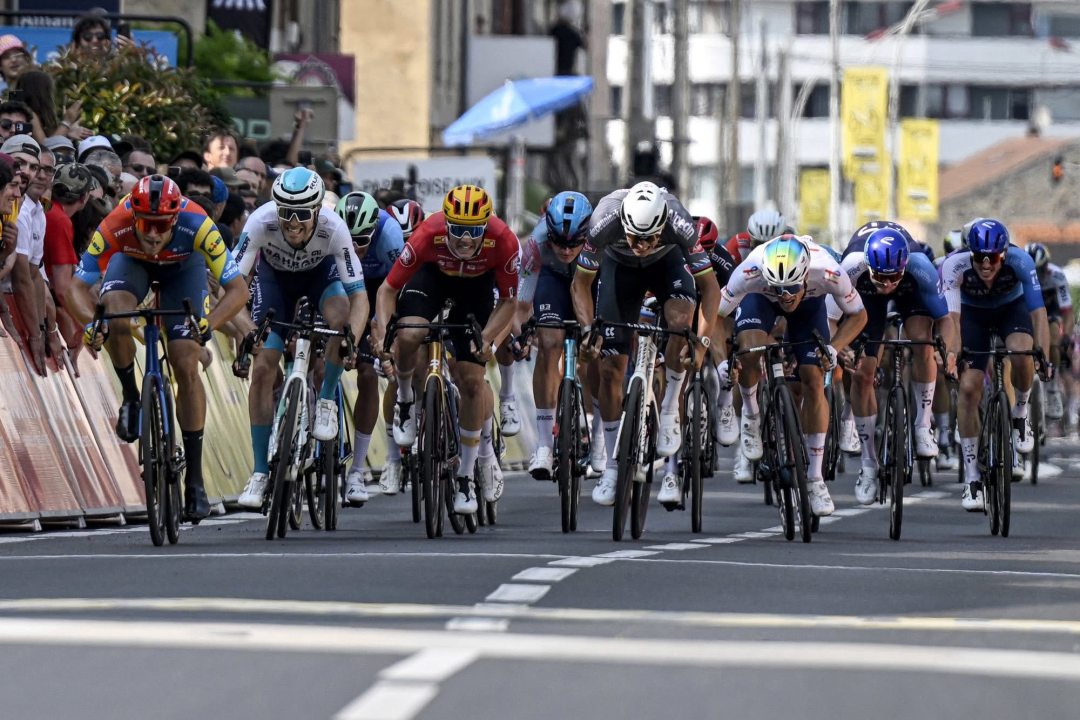 [2025-06-10]环多菲内第二赛段巴林战队好手莱特勇夺亚军荣耀