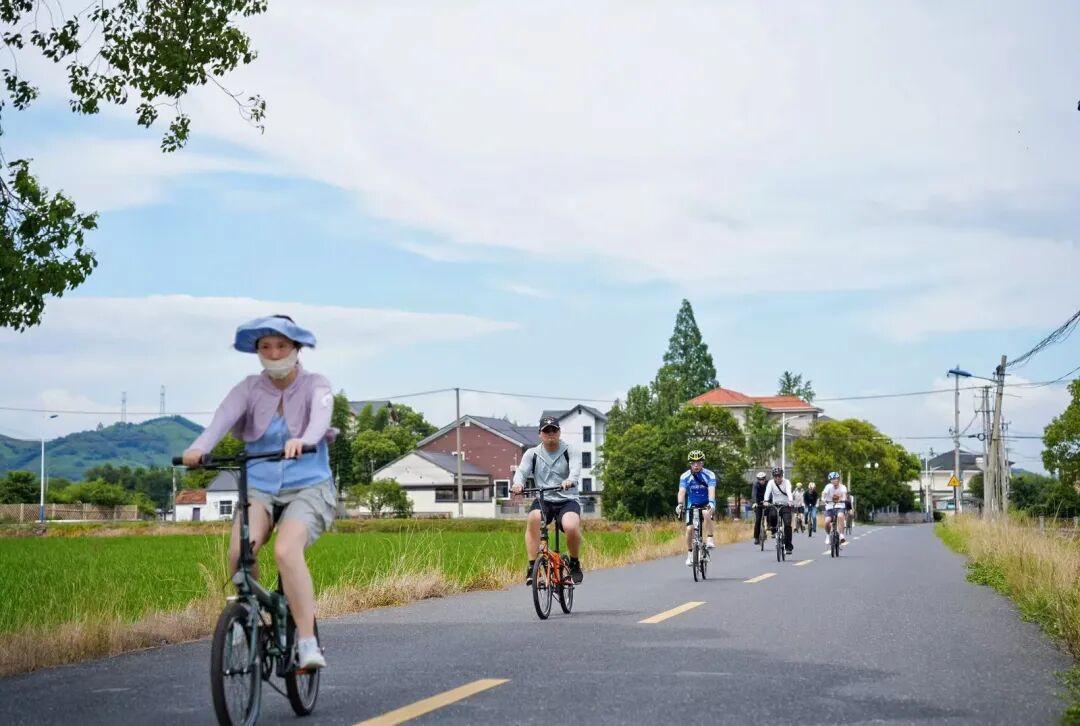 [2025-11-11]骑行风尚席卷全城探索你身边的大行低碳行华东地区