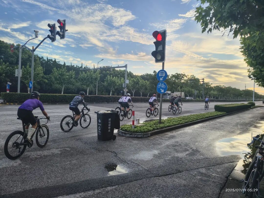 MCC724G530晨骑苗江路绕圈