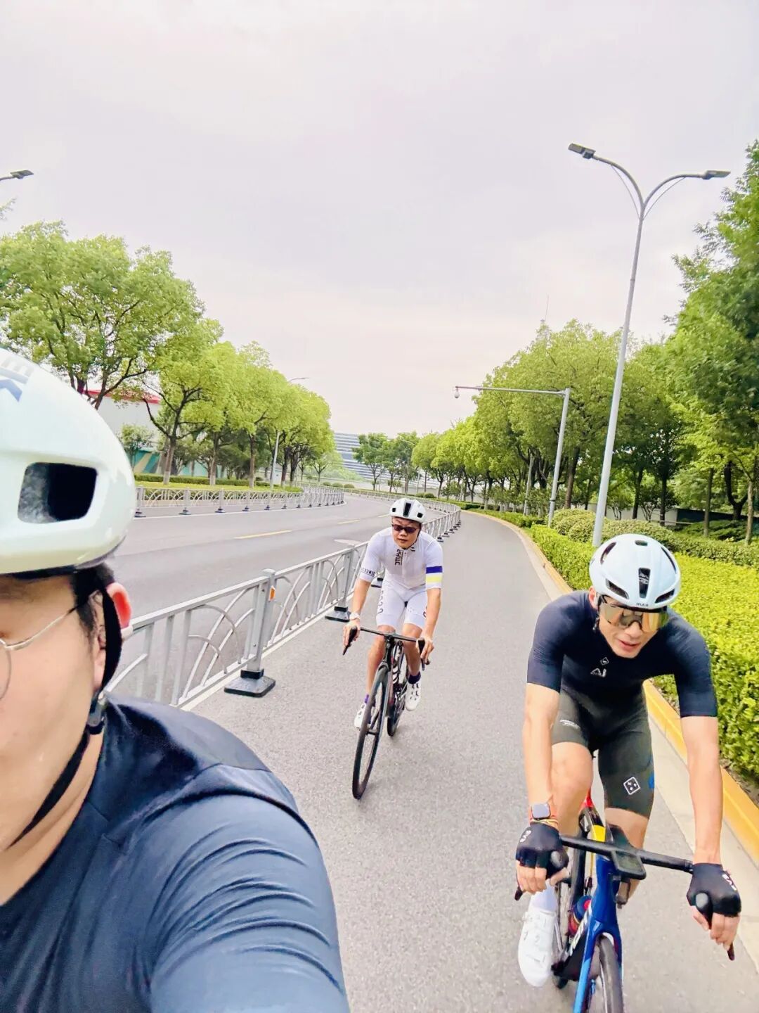 MCC724G530晨骑苗江路绕圈