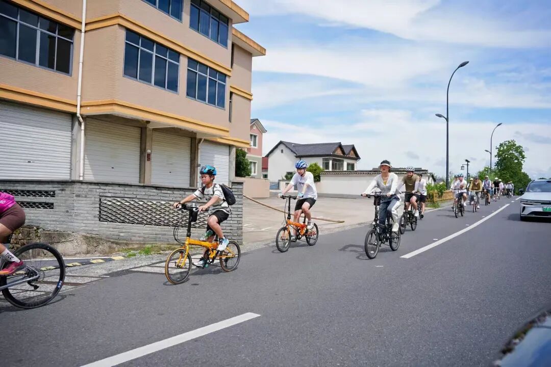 [2025-11-11]骑行风尚席卷全城探索你身边的大行低碳行华东地区