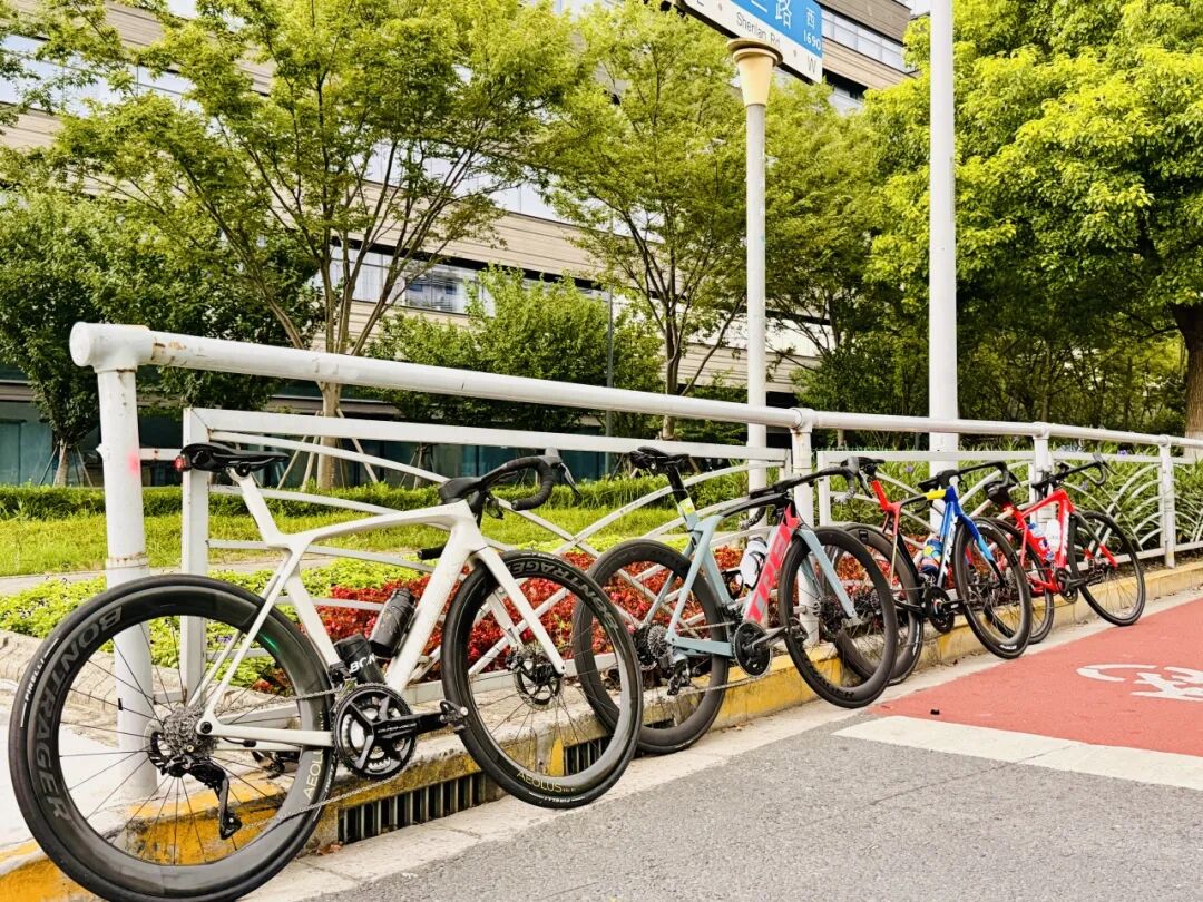 MCC724G530晨骑苗江路绕圈