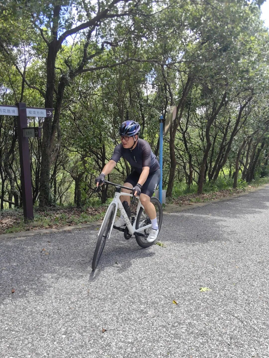 MCC724G530晨骑苗江路绕圈