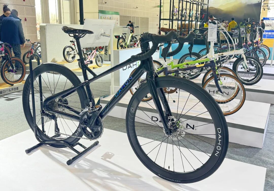 [2025-04-01]强强联合共启未来DAHON大行X金轮战略合作发布会成功举办