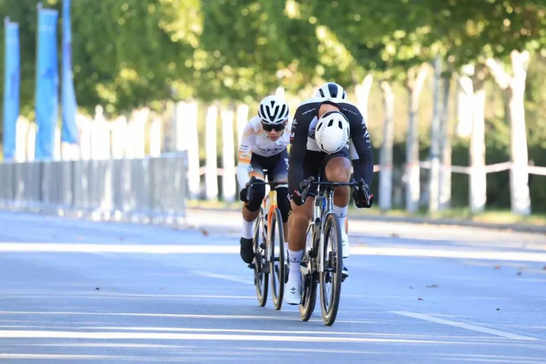 [2025-10-27]美利达诺飞客车队挥洒热血青春赛场夺冠