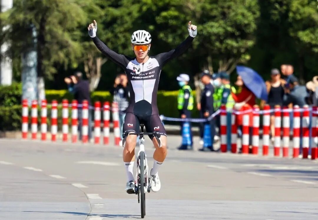 [2025-10-27]美利达诺飞客车队挥洒热血青春赛场夺冠