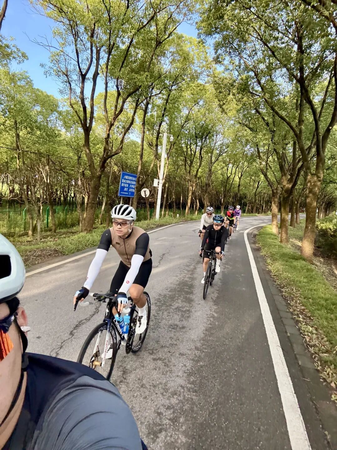 MCC724G530晨骑苗江路绕圈