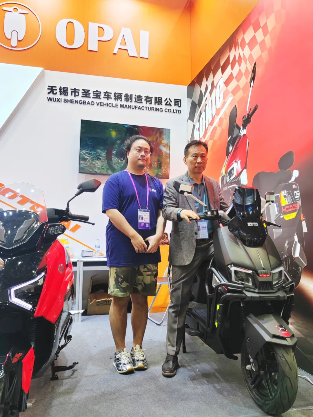 [2025-10-17]广交会现场直击欧派展台秒变全球签单中心匠心智造燃爆海外市场