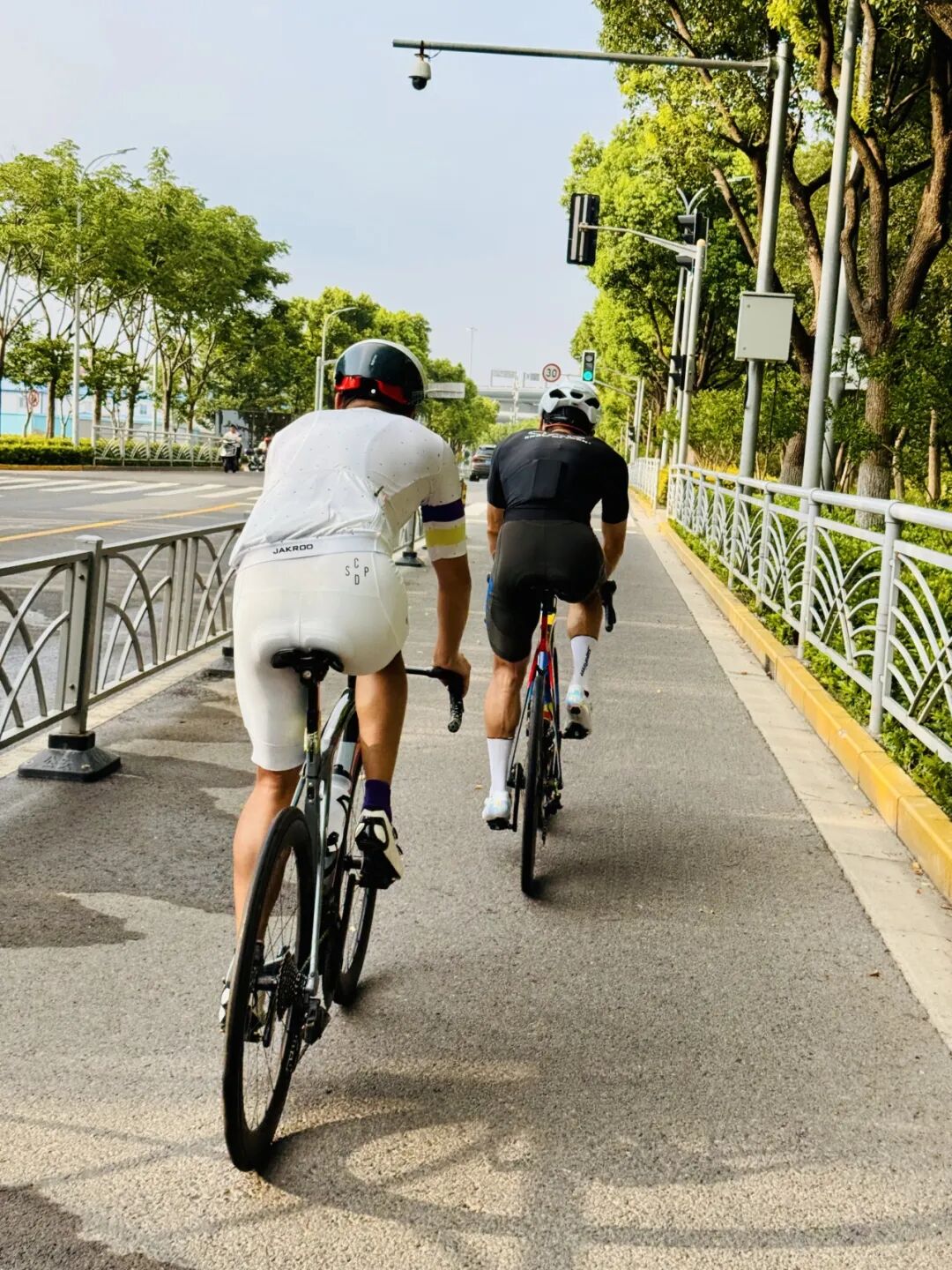 MCC724G530晨骑苗江路绕圈