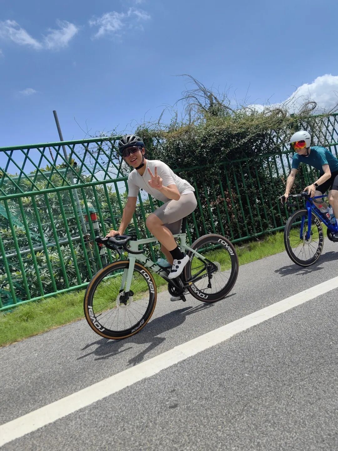 MCC724G530晨骑苗江路绕圈