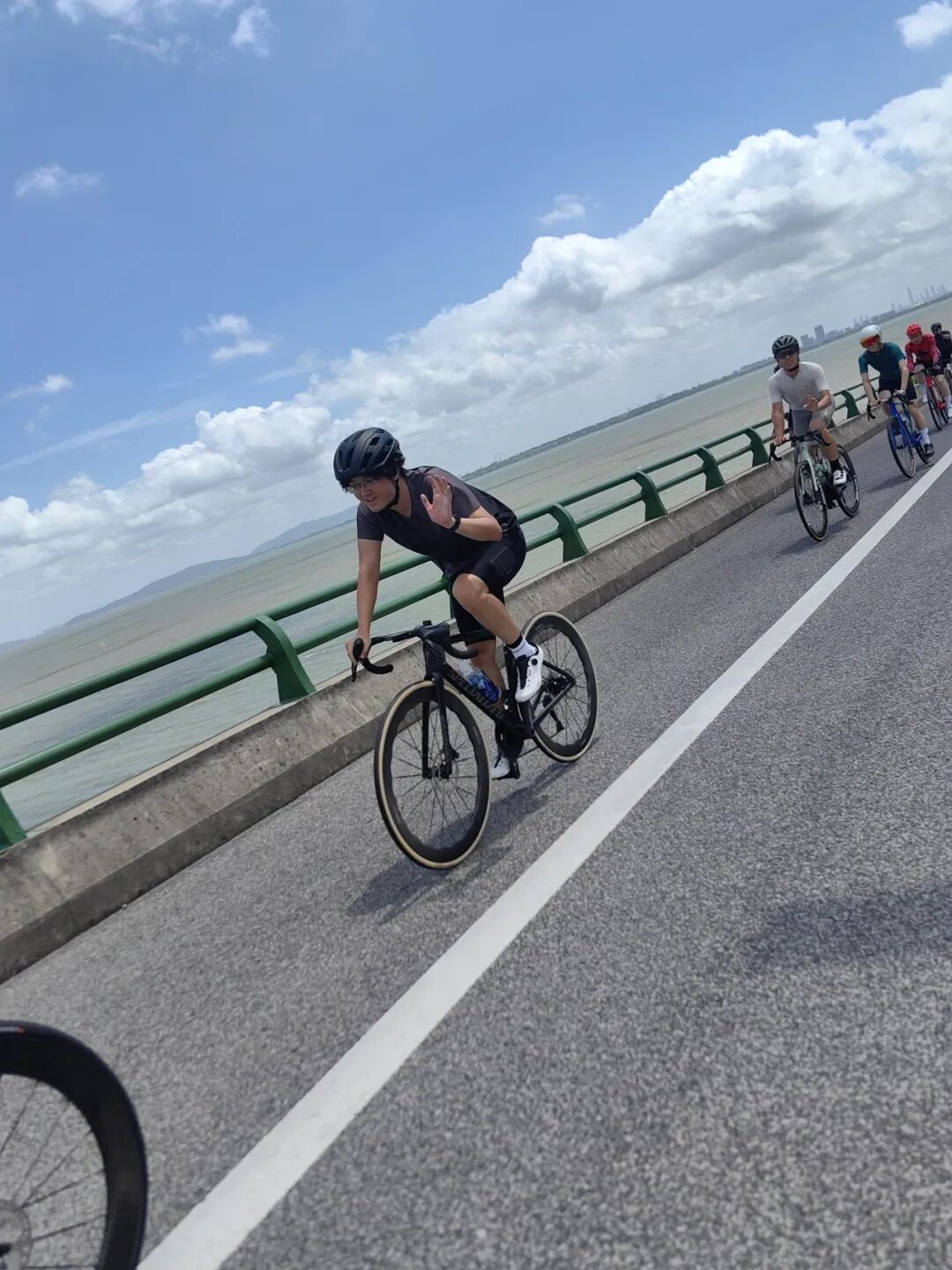 MCC724G530晨骑苗江路绕圈