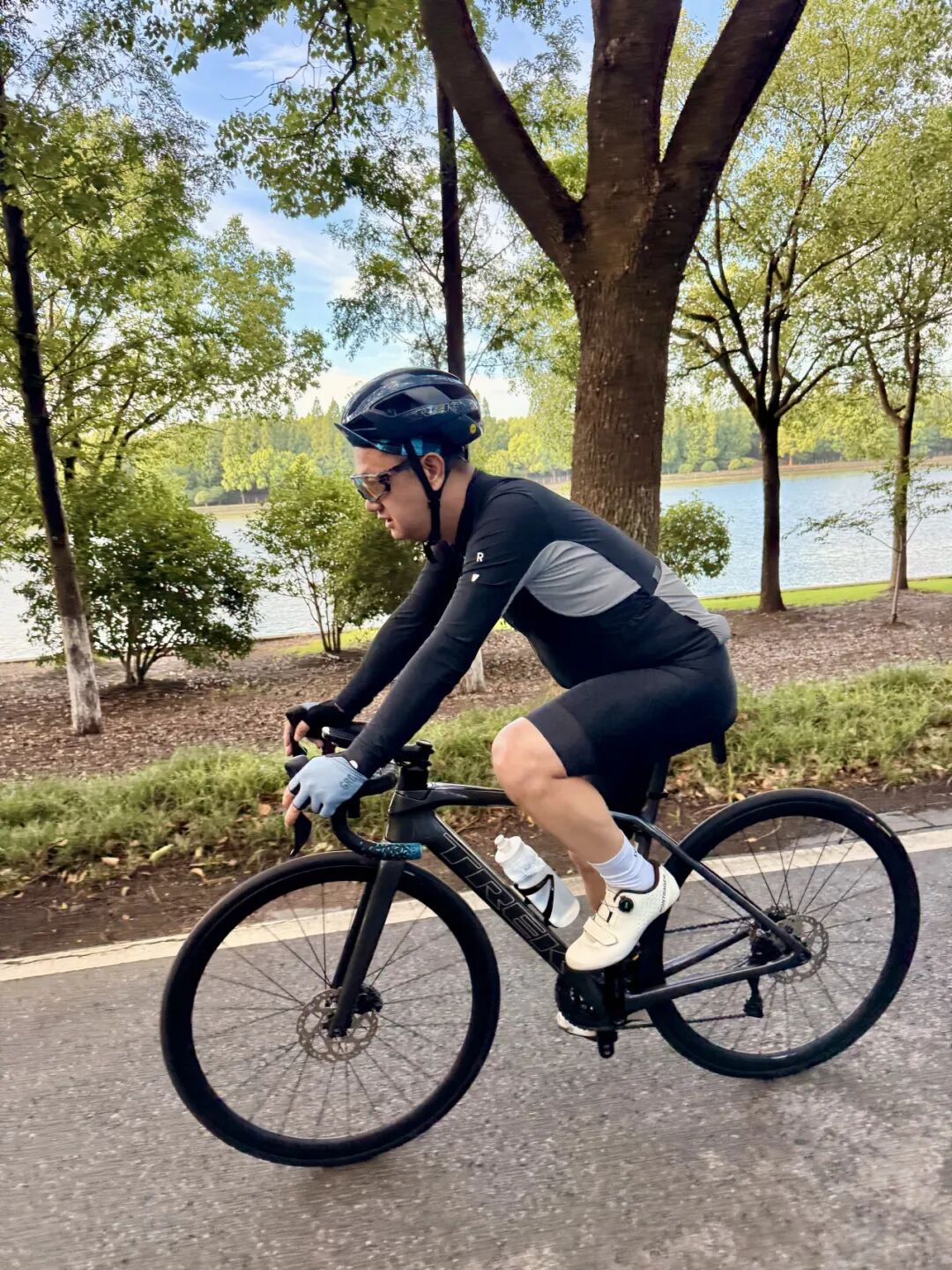 MCC724G530晨骑苗江路绕圈