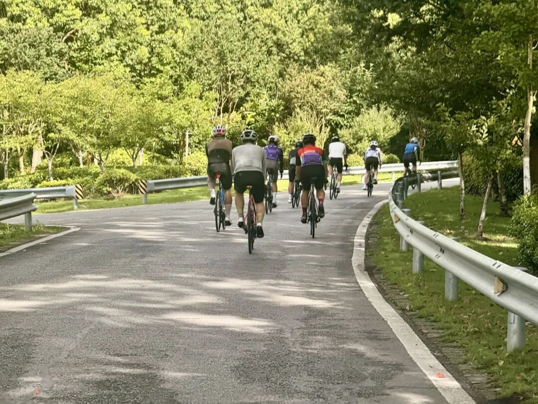 MCC724G530晨骑苗江路绕圈