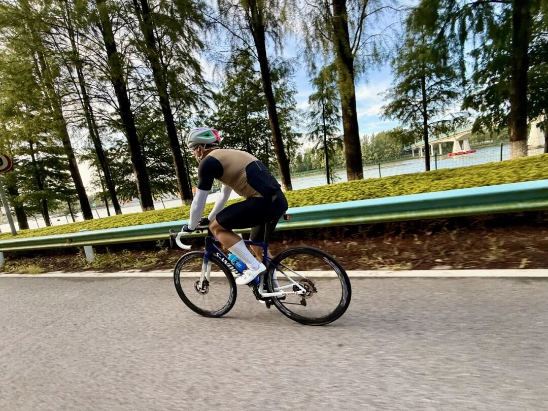 MCC724G530晨骑苗江路绕圈