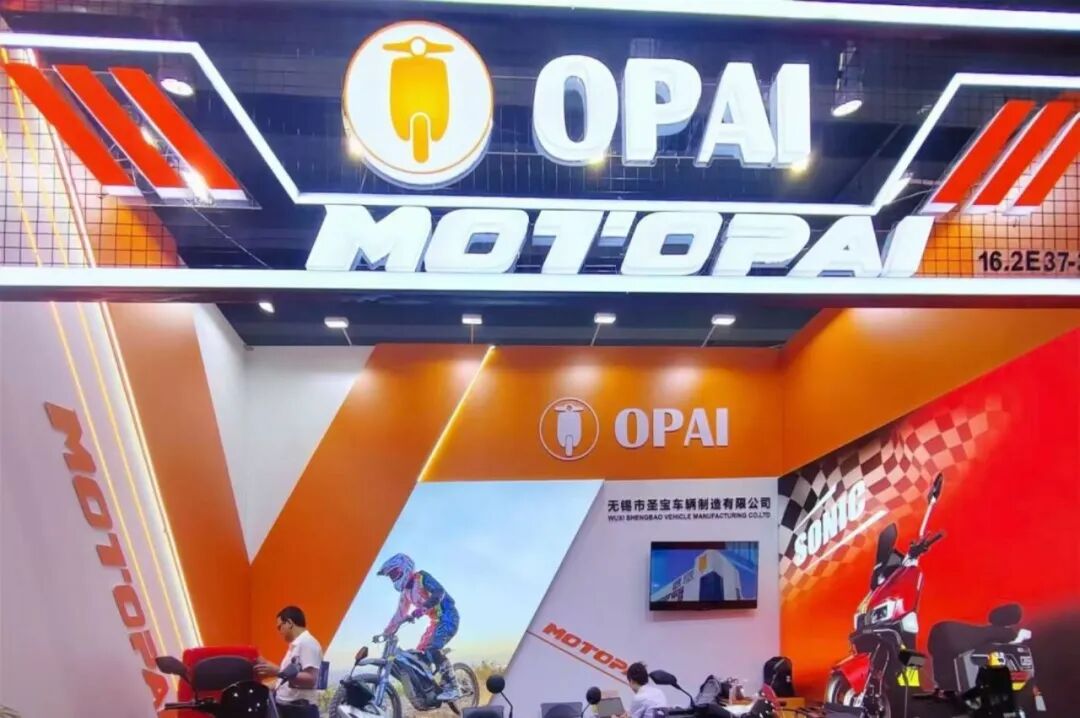 [2025-10-17]广交会现场直击欧派展台秒变全球签单中心匠心智造燃爆海外市场