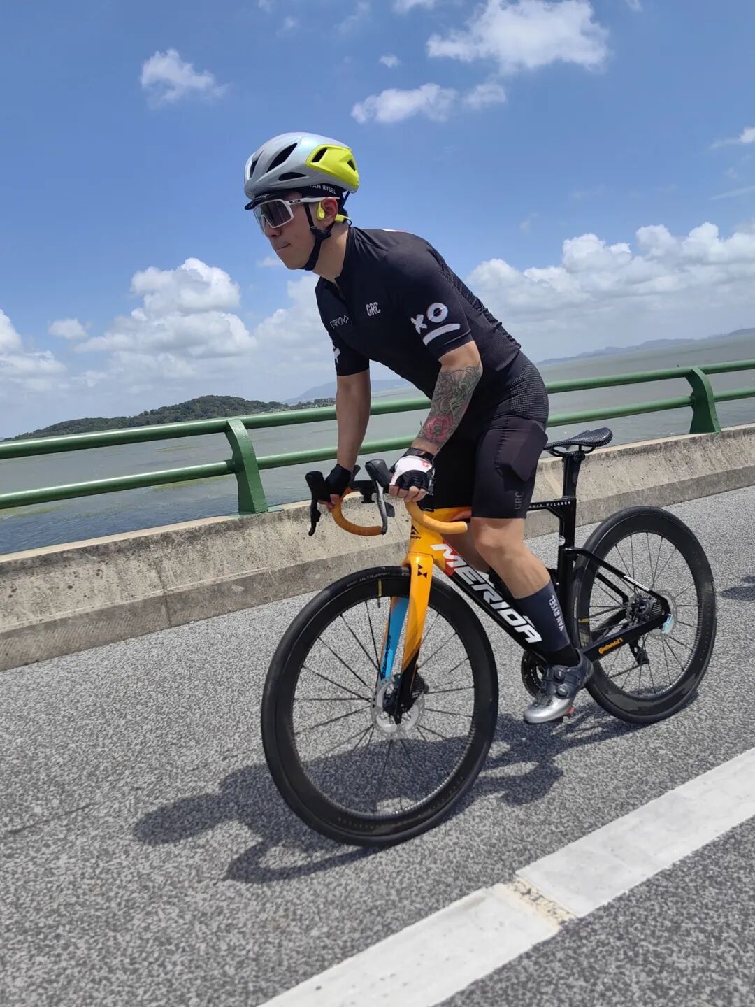 MCC724G530晨骑苗江路绕圈