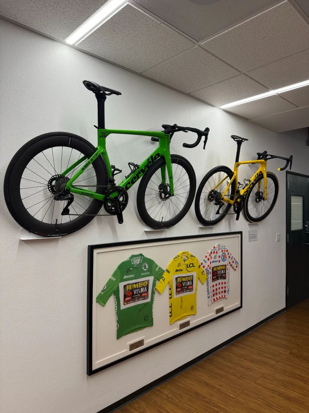 [2025-11-06]跨越大洋的问候Cervelo全球代理会议维斯玛车队两位车手向中国粉丝致意