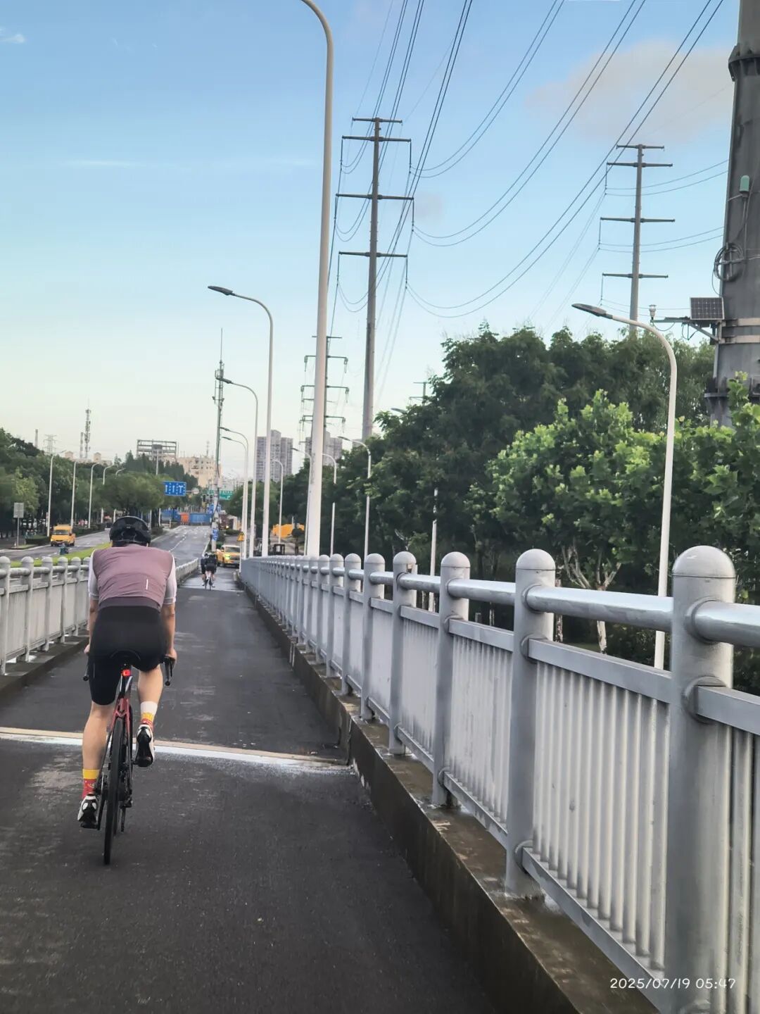 MCC724G530晨骑苗江路绕圈