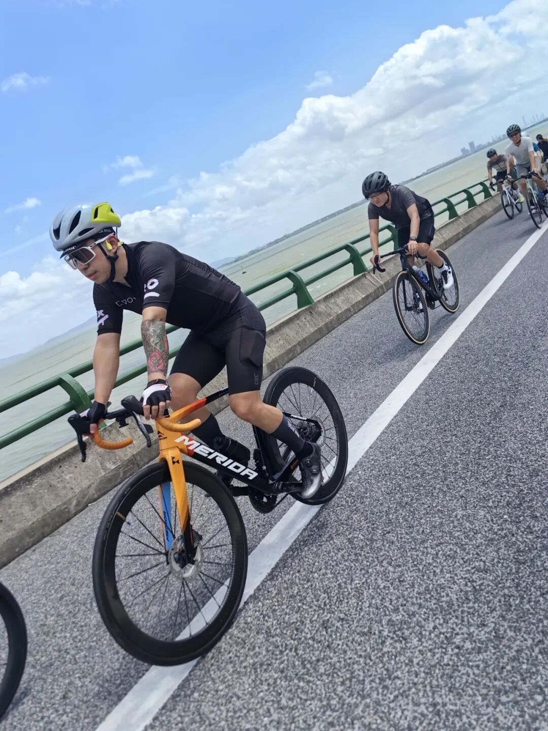 MCC724G530晨骑苗江路绕圈